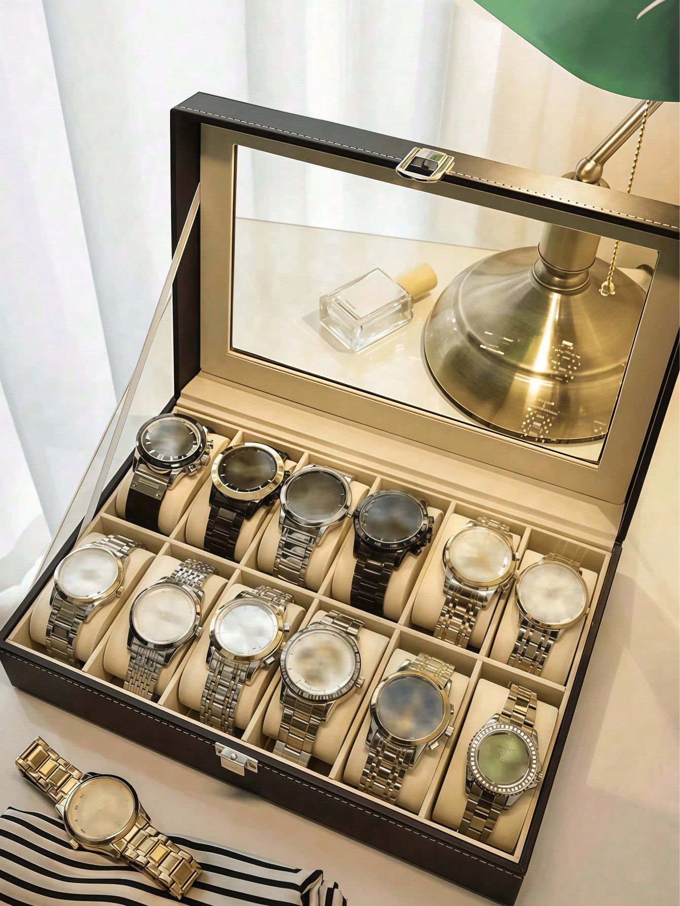 Kotak Jam Tangan Kulit dengan  - Men'S Accessories Rack ulasan dan harga